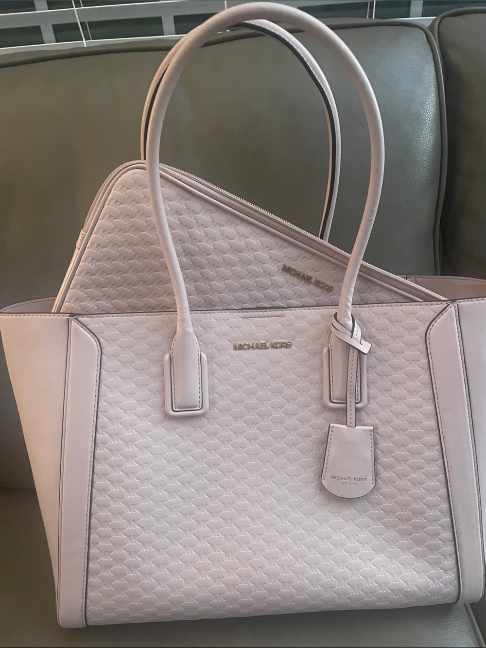 MICHAEL KORS Light Pink Quilted Tote with Matching Laptop Sleeve - Picture 5 of 7